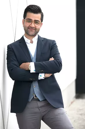 Kam Lolavar Tehrani, Toronto, Real Estate Agent